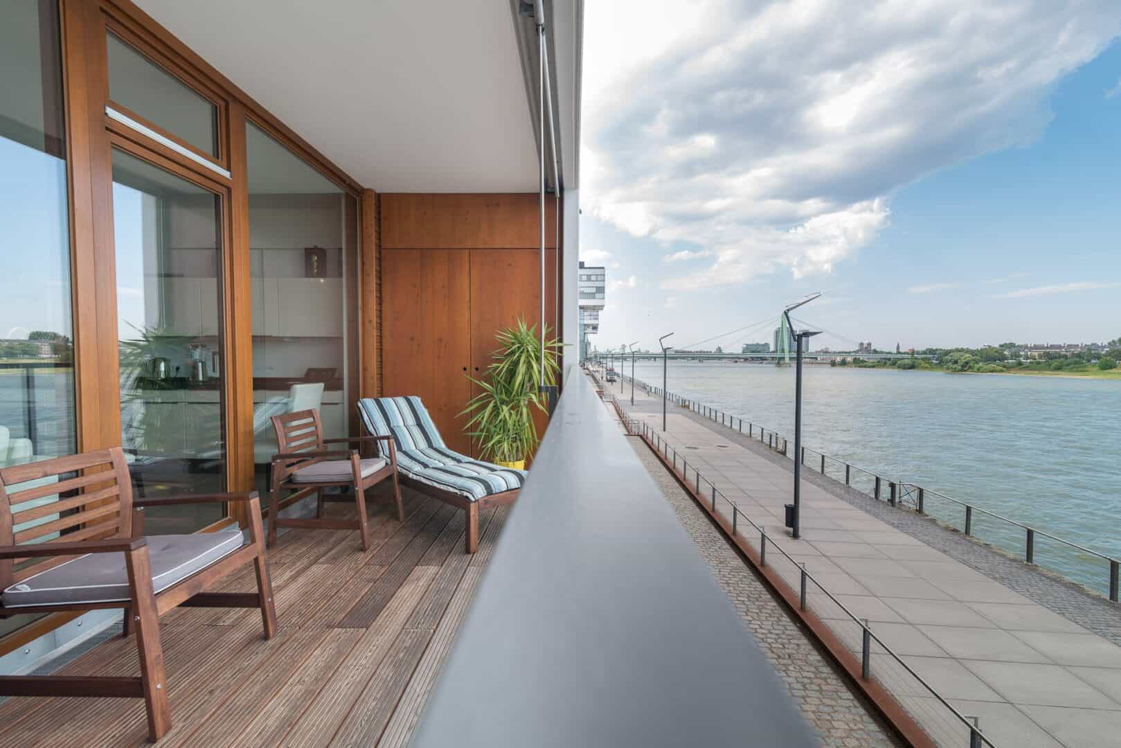 Loggia Rheinblick